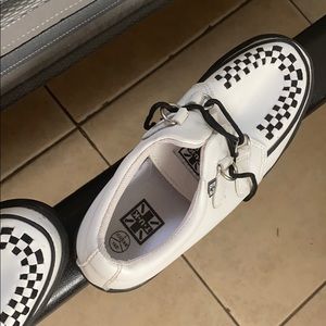 T.U.K’s white leather CREEPERS 😍